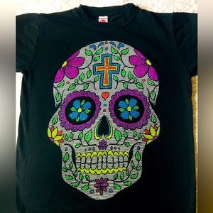 Medium Dia de los muertos t-shirt. Unisex